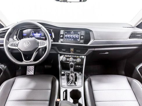 Used 2024 Volkswagen Jetta SE FWD image 17