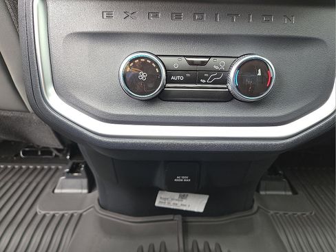 New 2025 Ford Expedition Active image 14