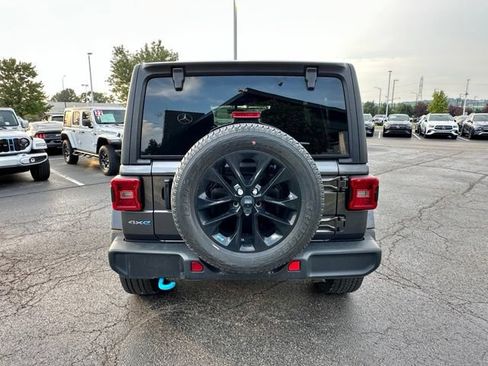 Used 2022 Jeep Wrangler Unlimited Sahara w/ Cold Weather Group AWD/4WD image 13