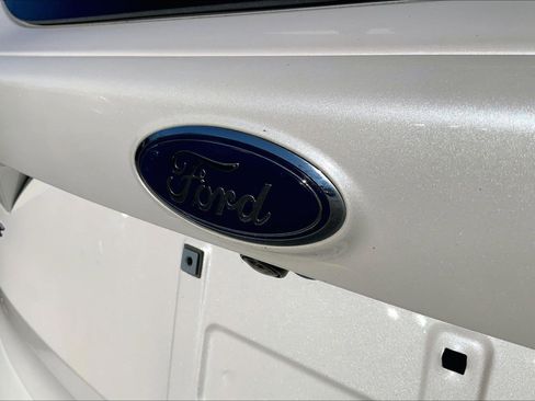 Used 2017 Ford Escape Titanium image 29