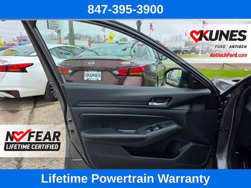 Used 2024 Nissan Altima 2.5 SV image 14