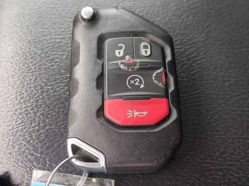Used 2024 Jeep Wrangler Unlimited Sahara AWD/4WD image 31