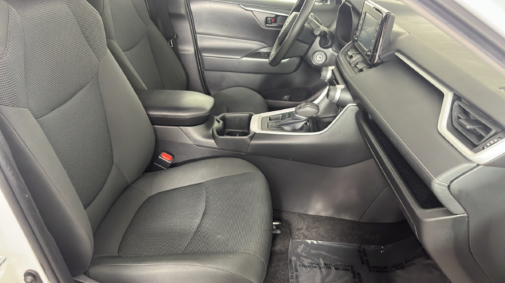 Used 2022 Toyota RAV4 LE AWD/4WD image 17