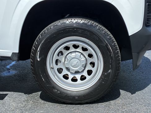 Used 2025 Chevrolet Colorado W/T RWD image 6