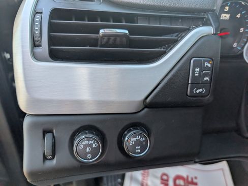 Used 2017 GMC Yukon XL SLT w/ Open Road Package image 14