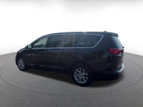Used 2024 Chrysler Voyager LX FWD image 8