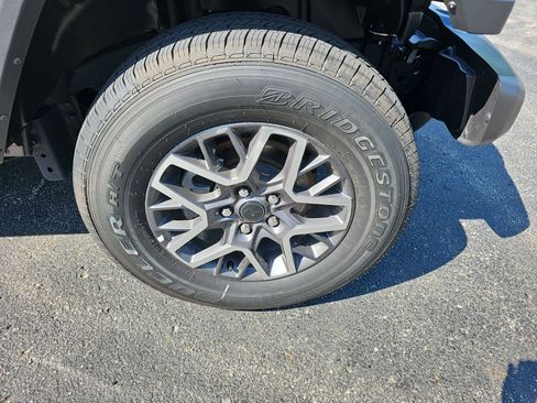 Used 2025 Jeep Wrangler Unlimited Sahara AWD/4WD image 10