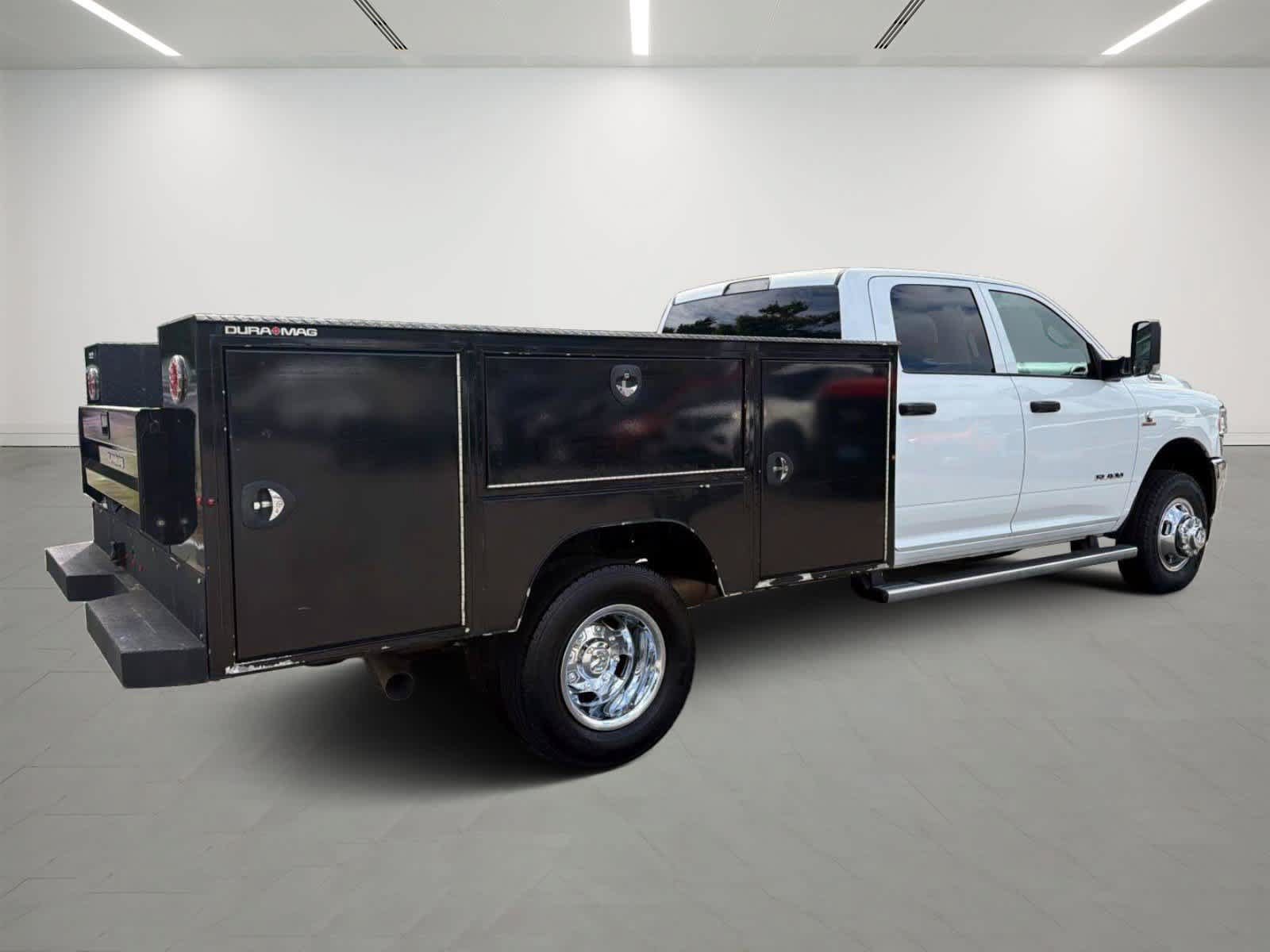 Used 2022 RAM 3500 Tradesman w/ Chrome Appearance Group AWD/4WD image 4
