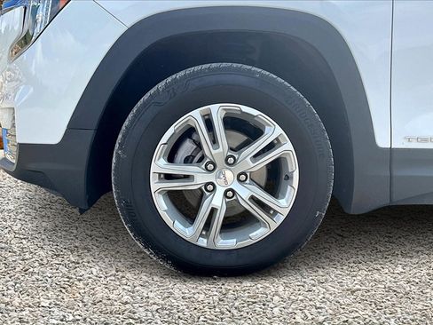 Used 2023 GMC Terrain SLE w/ Driver Convenience Package image 9