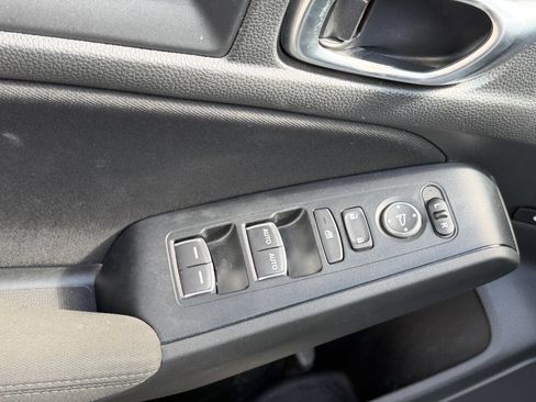 Used 2023 Honda Civic Sport image 9