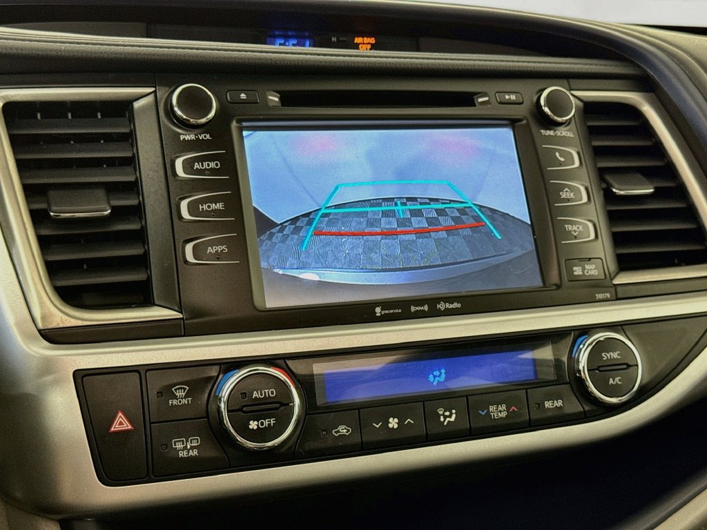 Used 2017 Toyota Highlander XLE w/ Carpet Mat Package AWD/4WD image 21