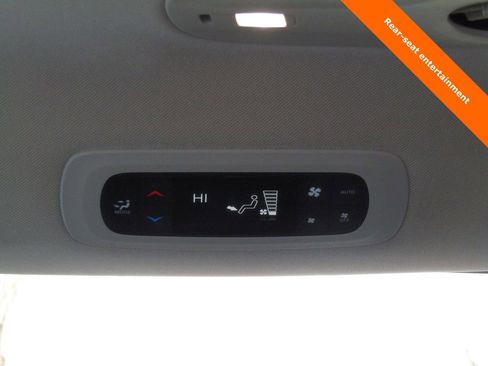 Used 2023 Chrysler Pacifica Touring-L image 18