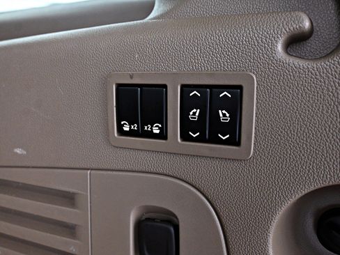 Used 2020 GMC Yukon XL SLT w/ Open Road Package image 38