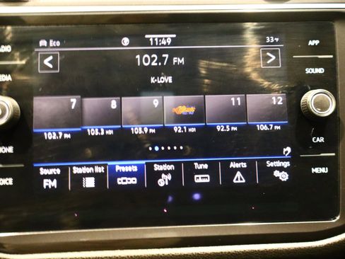 Used 2024 Volkswagen Tiguan SE image 31