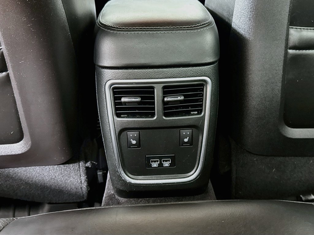 Used 2018 Dodge Charger R/T w/ Premium Group RWD image 26