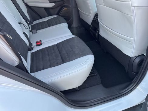 New 2025 Mitsubishi Outlander SE image 26