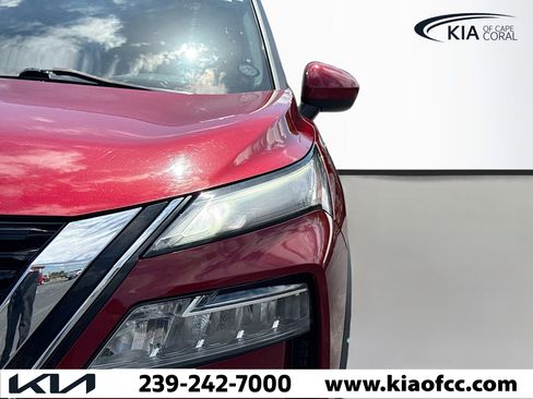 Used 2023 Nissan Rogue SV image 9