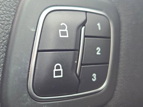 Used 2020 Ford Escape SEL image 23