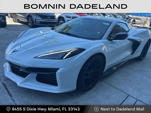 Used 2025 Chevrolet Corvette Z06 image 3