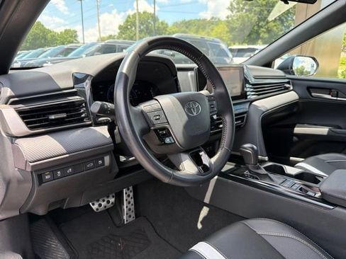 Used 2025 Toyota Camry SE FWD image 9