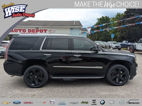 Used 2018 Cadillac Escalade Luxury AWD/4WD image 2
