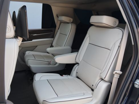 Used 2023 GMC Yukon Denali w/ Advanced Technology Package AWD/4WD image 39