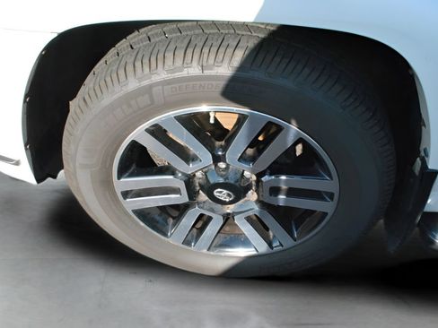 Used 2020 Toyota 4Runner Limited AWD/4WD image 29