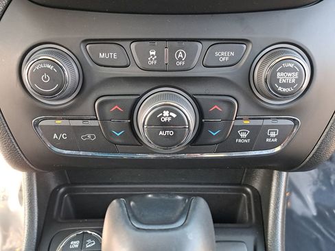 Certified 2022 Jeep Cherokee Trailhawk w/ Comfort/Convenience Group image 24