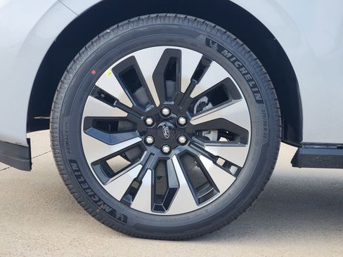 New 2026 Ford Expedition Platinum AWD/4WD image 11