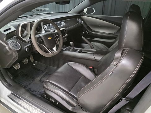 Used 2013 Chevrolet Camaro SS w/ SS Performance Package image 19