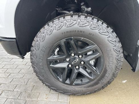 New 2025 Chevrolet Silverado 1500 Custom Trail Boss w/ LPO, Dark Essentials Package image 8