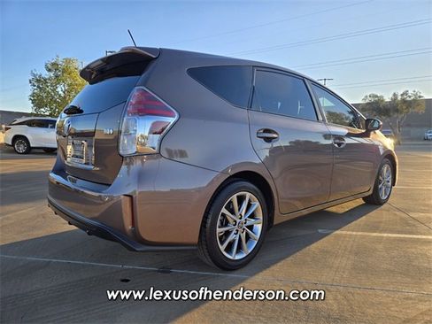 Used 2017 Toyota Prius V Five image 6