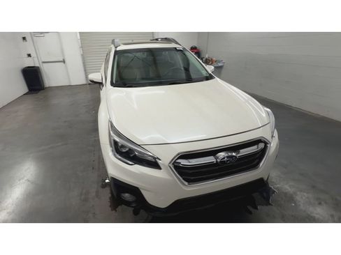 Used 2018 Subaru Outback 2.5i Limited image 3