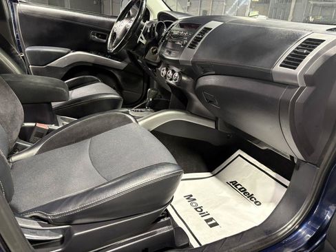 Used 2010 Mitsubishi Outlander XLS AWD/4WD image 36