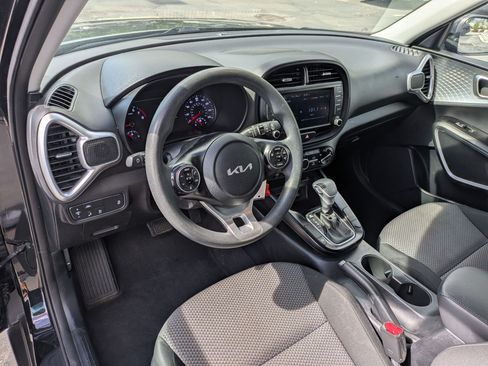 Used 2022 Kia Soul LX w/ Technology Package FWD image 16
