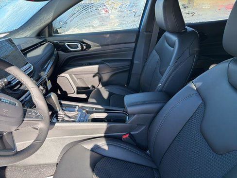 New 2026 Jeep Compass Latitude image 10