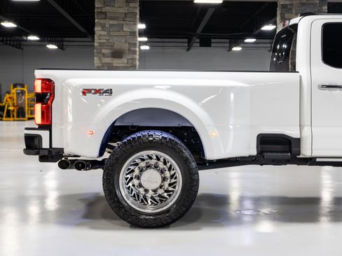Used 2023 Ford F450 Platinum w/ FX4 Off-Road Package AWD/4WD image 29
