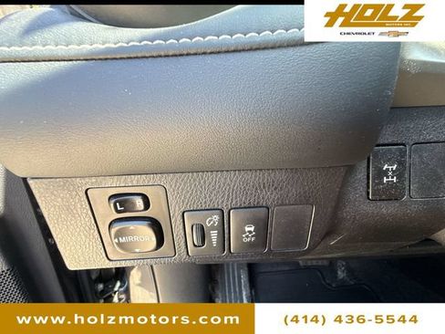 Used 2015 Toyota RAV4 XLE AWD/4WD image 16