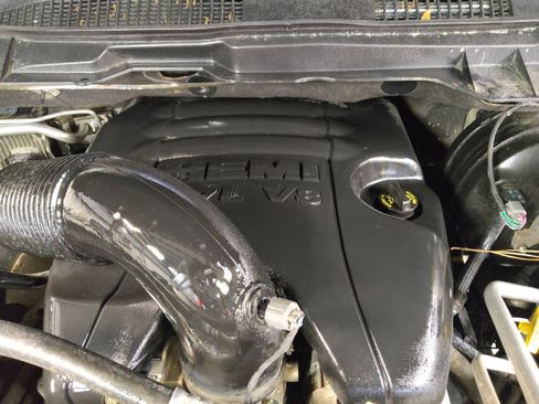 Used 2019 RAM 1500 Classic SLT image 30