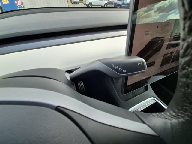 Used 2023 Tesla Model Y Performance AWD/4WD image 9
