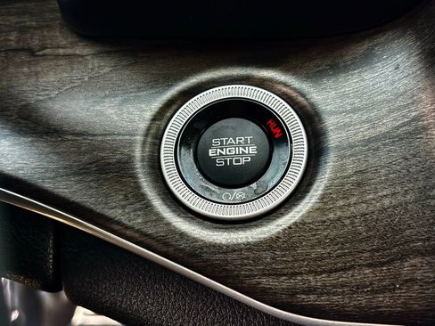 Used 2023 Jeep Grand Cherokee L Limited RWD image 18