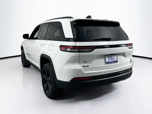 Used 2023 Jeep Grand Cherokee Altitude AWD/4WD image 7