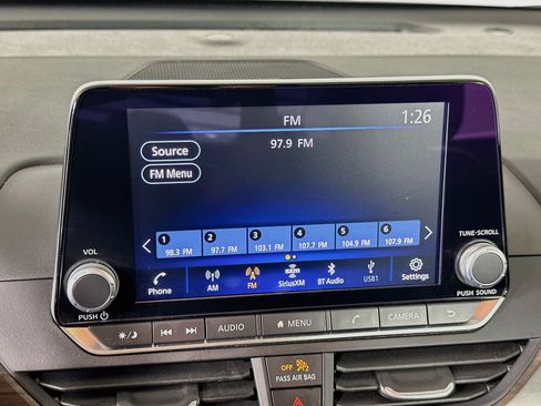 Used 2025 Nissan Altima 2.5 SV FWD image 21