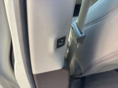 Used 2017 Chrysler Pacifica Touring w/ Tire & Wheel Group FWD image 32