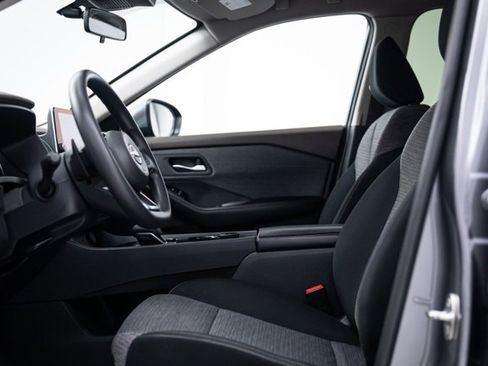 Used 2023 Nissan Rogue SV image 12