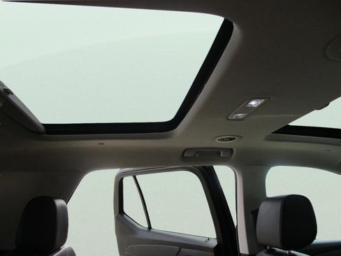 Used 2019 Chevrolet Traverse Premier w/ Redline Edition AWD/4WD image 16