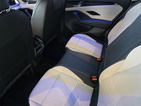 New 2025 Volkswagen Tiguan SE image 21