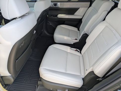 Used 2025 Hyundai Santa Fe Calligraphy AWD/4WD image 18
