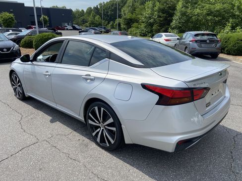 Used 2019 Nissan Altima 2.5 SR w/ SR Premium Package FWD image 6