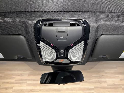 Used 2025 BMW 330i Sedan w/ M Sport Package RWD image 11